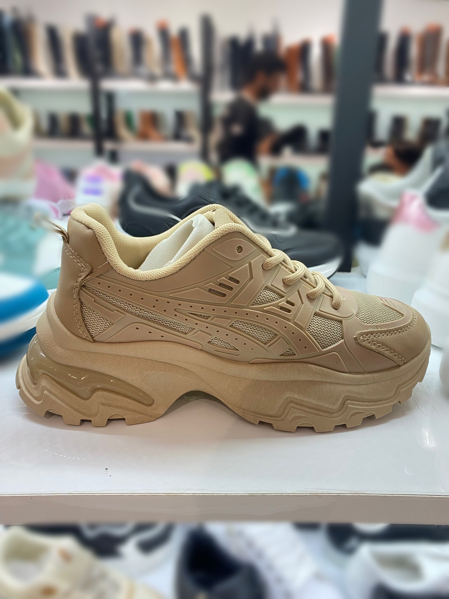 SNEAKER SAND