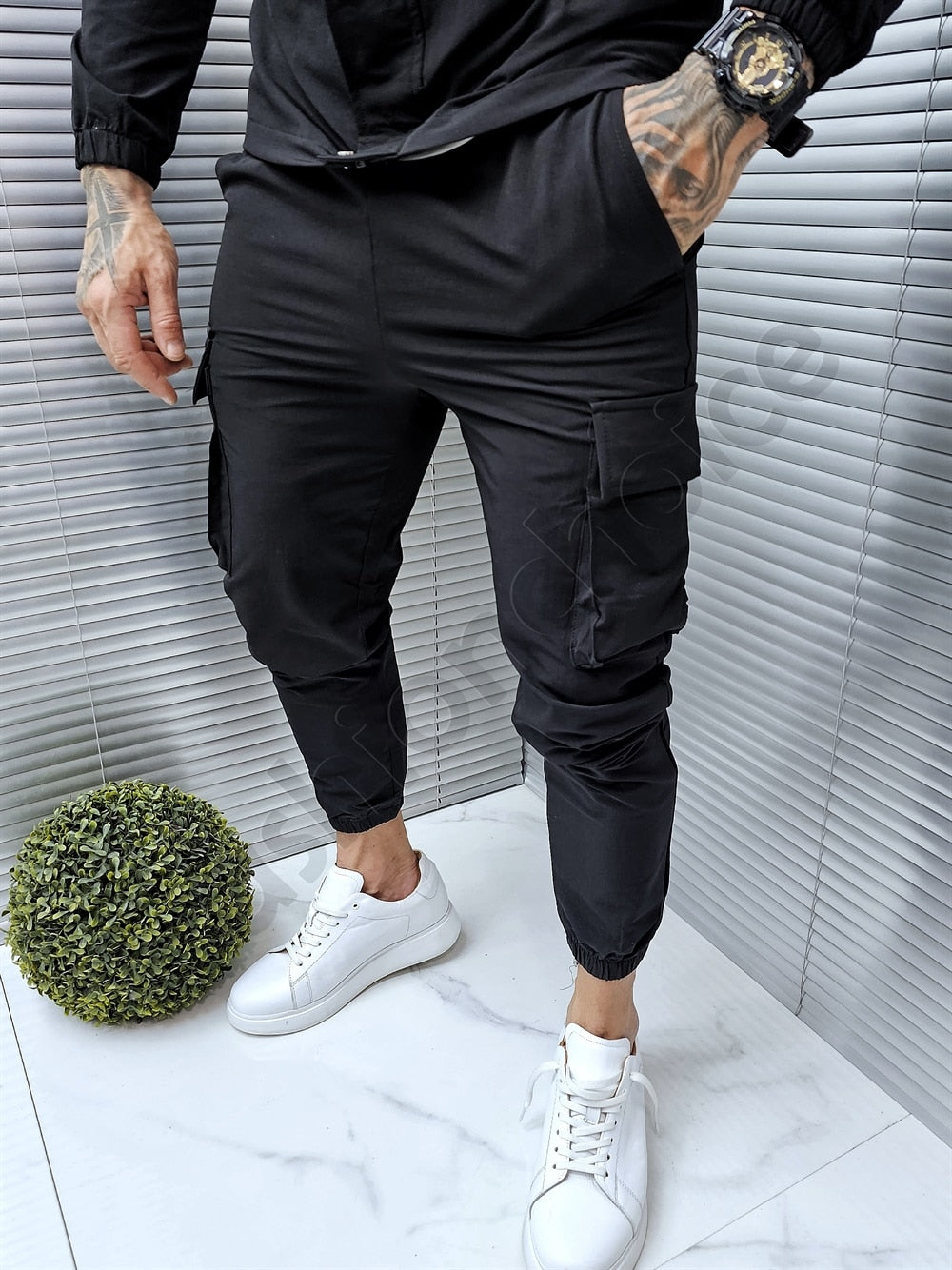 CARGO BLACK