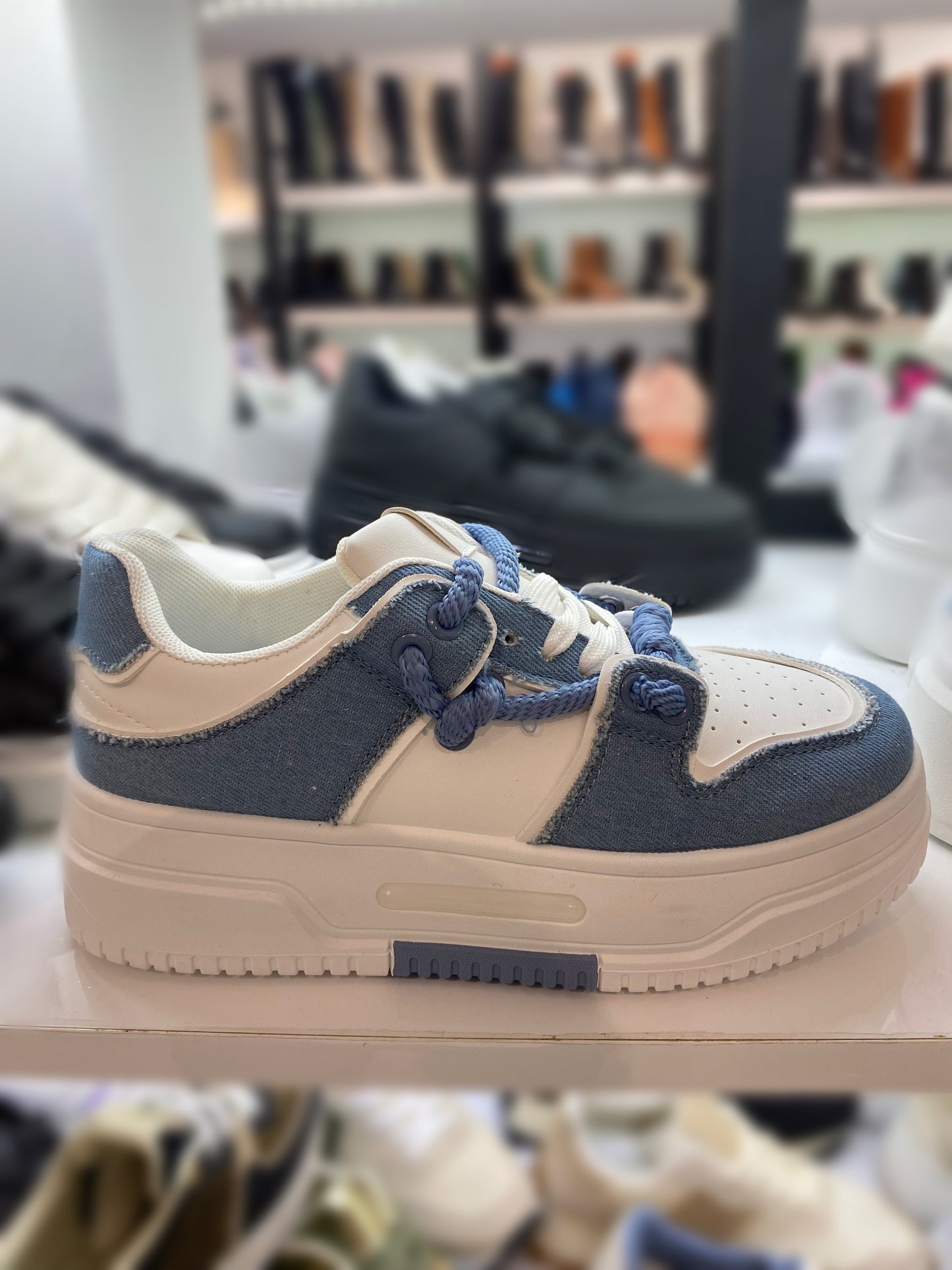 SNEAKERS ΛΕΥΚΟ ΜΕ ΜΠΛΕ