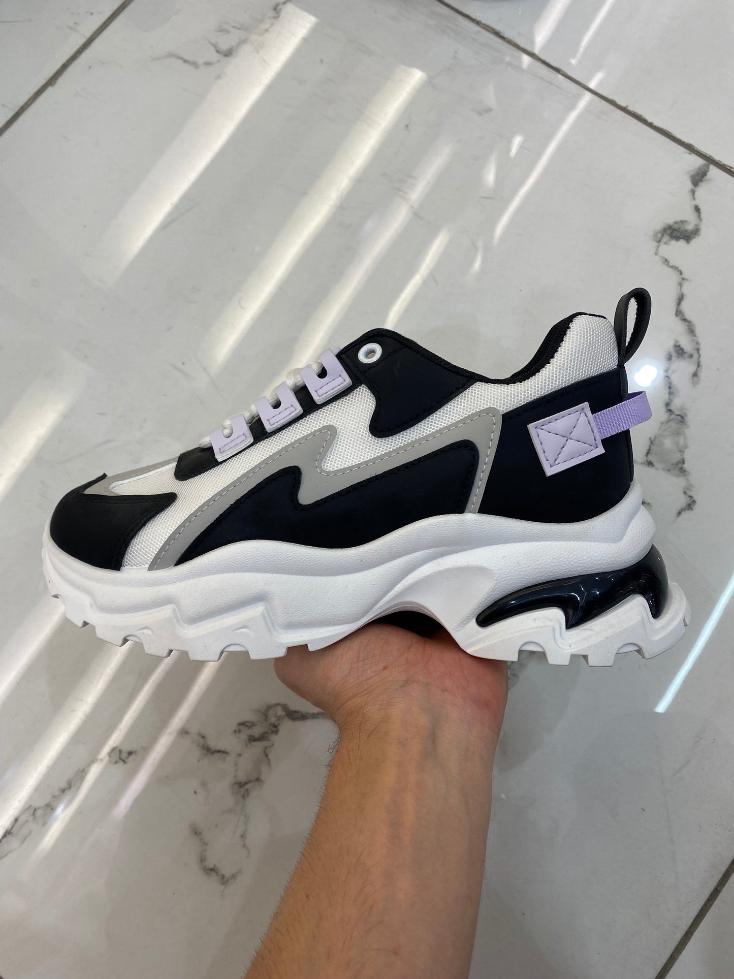 SNEAKER ΜΑΥΡΟ ΜΕ ΛΕΠΤΟΜΕΡΕΙΕΣ