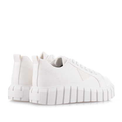Λευκά γυναικεία sneakers με λευκή σόλα