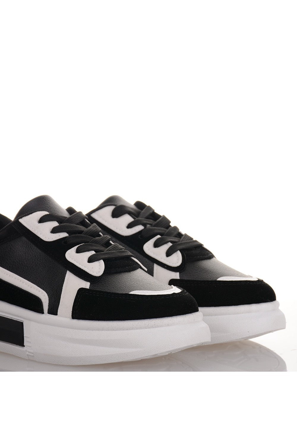 Μαύρα Γυναικεία Sneakers με άσπρες λεπτομέρειες